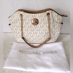 MICHAEL KORS CRESCENT SHAPE JET SET TOTE W/ DUSTBAG